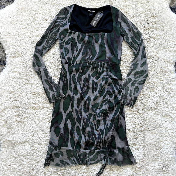 *NWT* Pretty Little Thing Green Long Sleeve Mesh Mini Side Ruched Dress US Sz 4 - Picture 3 of 11